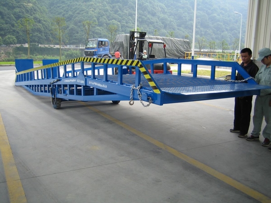 Leveler de doca hidráulico hidráulico da doca de carga, rampa com m da altura de funcionamento 1,2 - 1,8